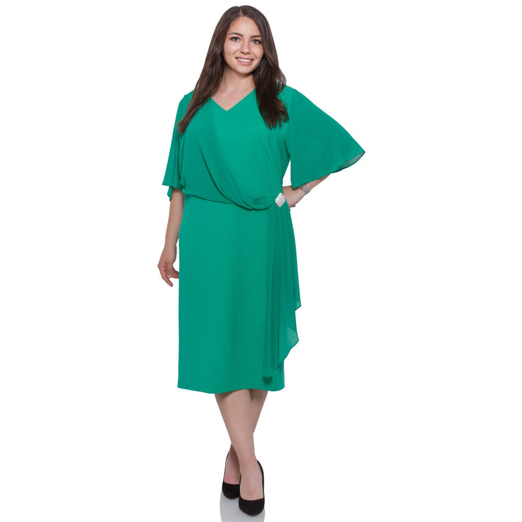 Елегантна зелена дамска рокля в макси размери - V - образно деколте - под коляното - пролет - лято - произведено в България - Maxi Market
