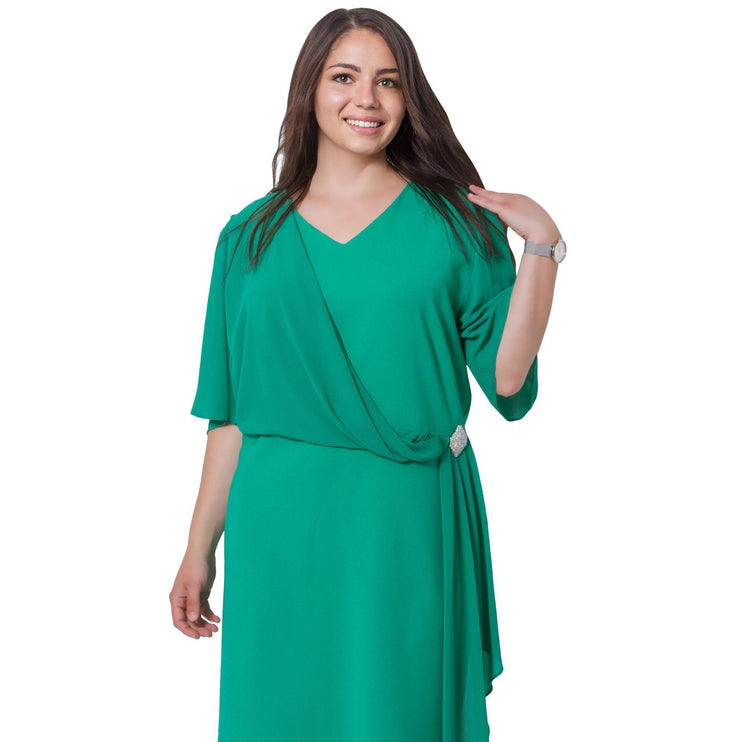 Елегантна зелена дамска рокля в макси размери - V - образно деколте - под коляното - пролет - лято - произведено в България - Maxi Market